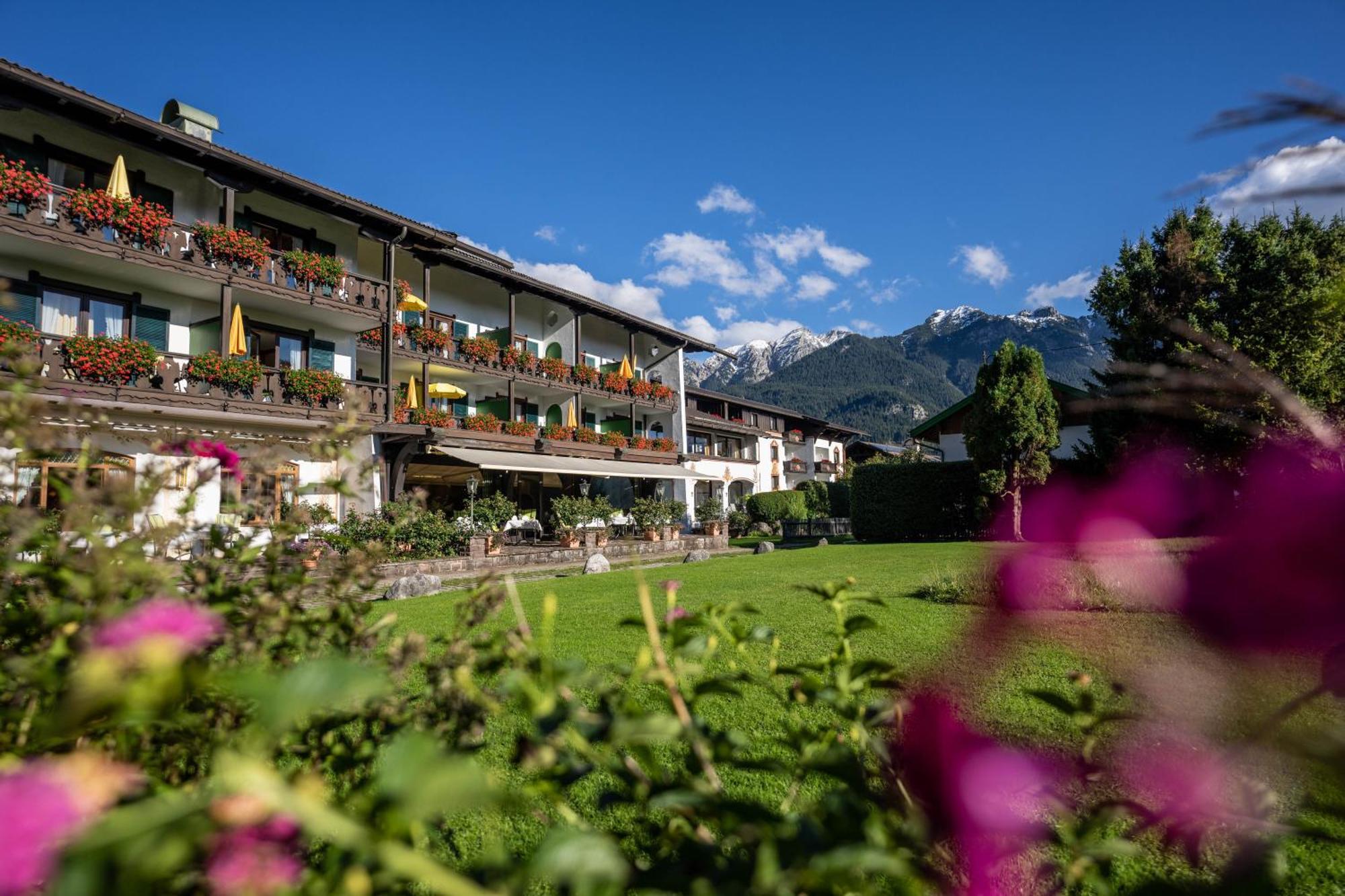 Parkhotel Wallgau 4 Sterne Superior Alpenjuwel Mit Spa Genuss, Golf & Wellness In Der Karwendel-Region Tradition Trifft Eleganz Im Stilvollen Rueckzugsort Esterno foto