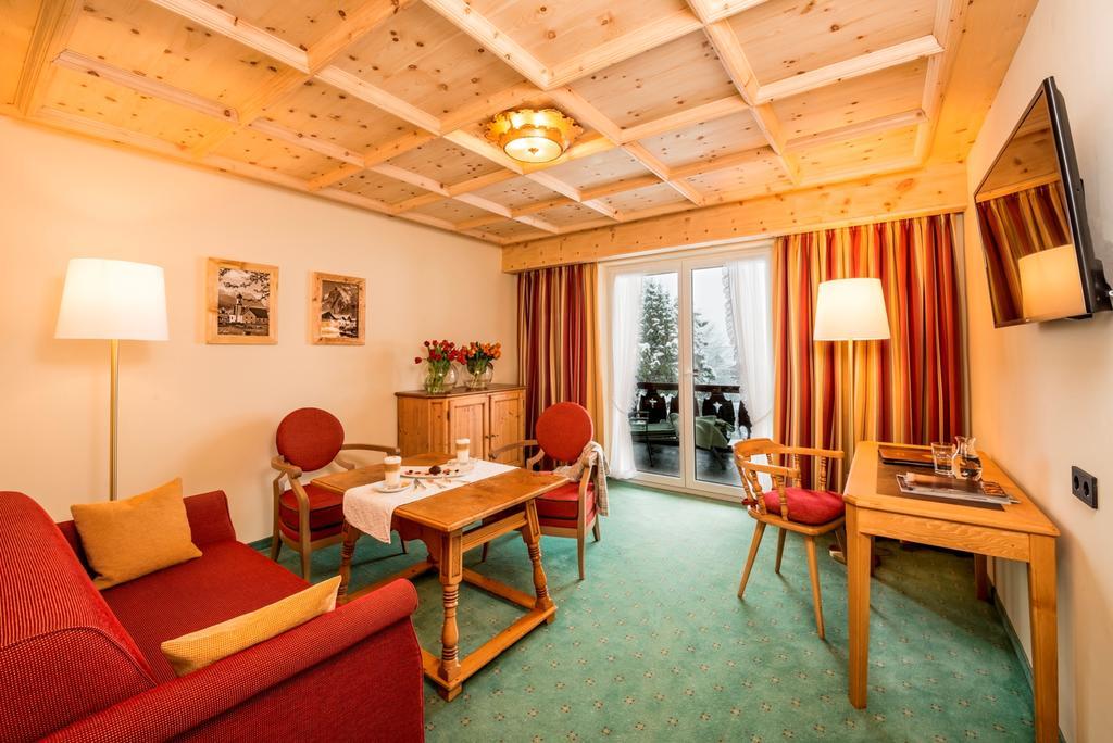Parkhotel Wallgau 4 Sterne Superior Alpenjuwel Mit Spa Genuss, Golf & Wellness In Der Karwendel-Region Tradition Trifft Eleganz Im Stilvollen Rueckzugsort Esterno foto